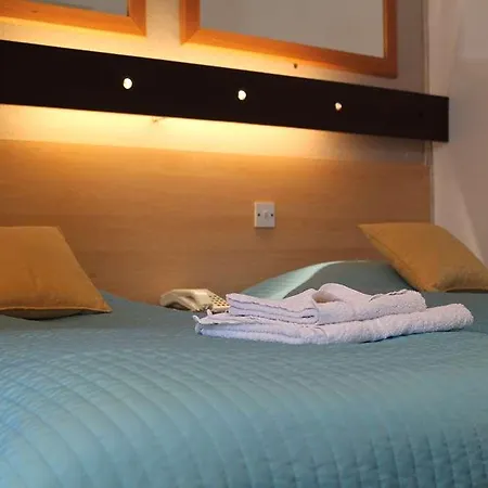 Ashley Otel Cork